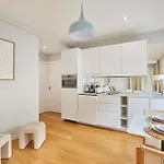 Studio Eiffel Tower By Studio Prestige