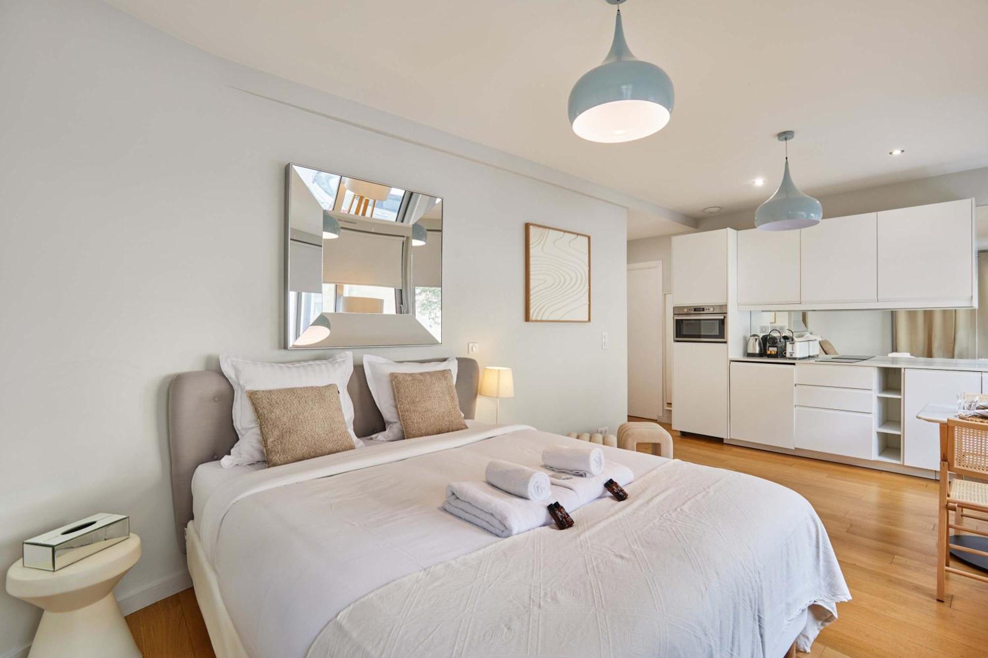 Eiffel Tower By Prestige Apartment